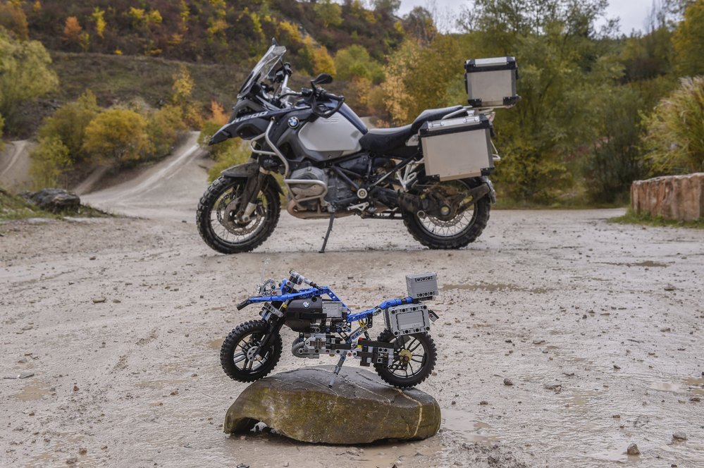Technic Hover Ride: Od kostiček ke skutečné motorce?
