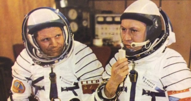 Alexej Gubarev a Vladimír Remek, posádka kosmické lodi Sojuz 28