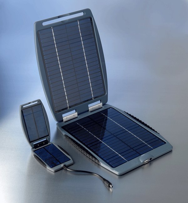 Srovnání Solargorilla (větší) a Solarmonkey (menší)
