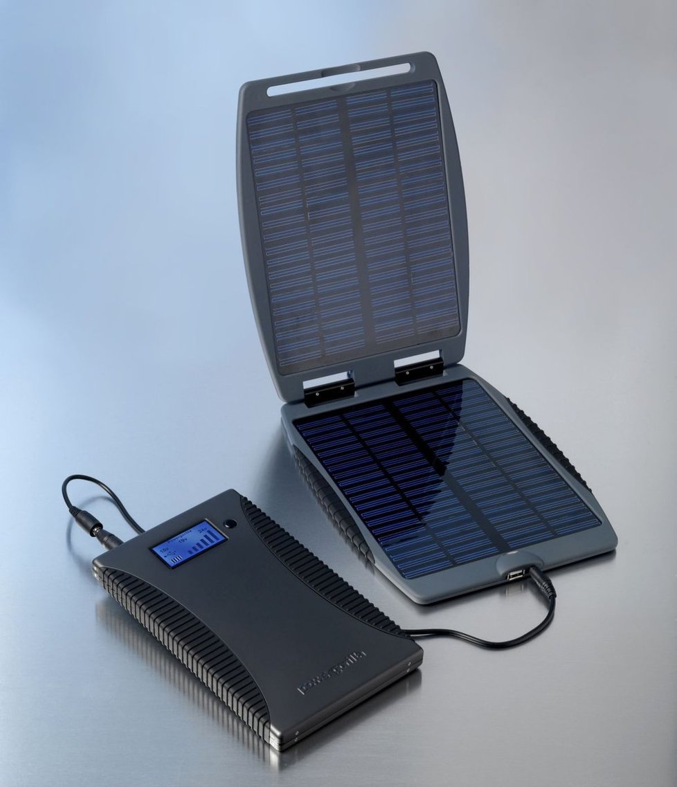 Cestovní set Solargorilla a Powergorilla dokáže vyřešit problém nabíjení mobilu i notebooku na cestách
