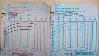 Čím delší čáru tuha barometru nakreslí, tím vyšší je tlak ve válci. Vlevo záznam našeho focusu se 176 000 km, vpravo pro porovnání motor s 8000 km. Úbytek těsnosti ve dvou válcích není na dané kilometry nijak neobvyklý. Kvůli vysokému tlaku, který turbomo Čím delší čáru tuha barometru nakreslí, tím vyšší je tlak ve válci. Vlevo záznam našeho focusu se 176 000 km, vpravo pro porovnání motor s 8000 km. Úbytek těsnosti ve dvou válcích není na dané kilometry nijak neobvyklý. Kvůli vysokému tlaku, který turbomo