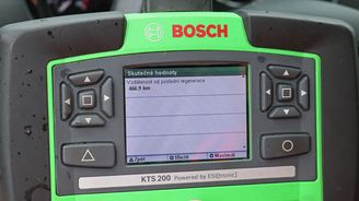 Dlouhé vzdálenosti mezi regeneracemi ukazují nejen na dobrý stav samotného fi ltru pevných částic, ale i nízkou kouřivost motoru. Tedy opět známka vstřikování v dobré kondici. Dlouhé vzdálenosti mezi regeneracemi ukazují nejen na dobrý stav samotného fi ltru pevných částic, ale i nízkou kouřivost motoru. Tedy opět známka vstřikování v dobré kondici.