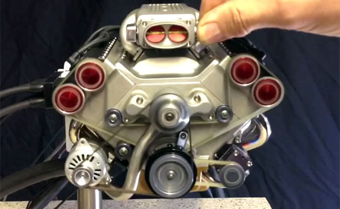 Video: Funkční motor V8 má objem 0,045 litru