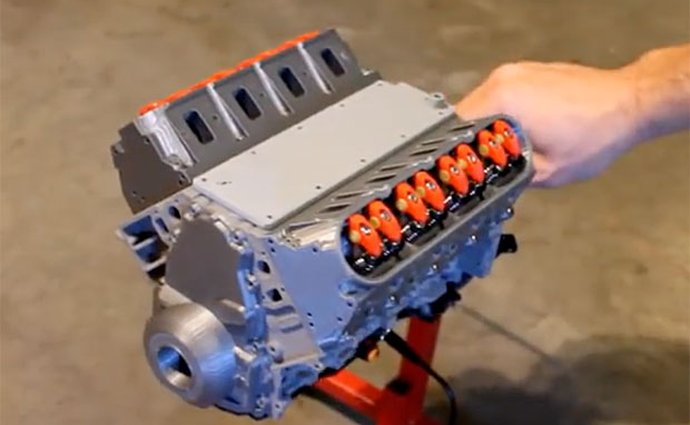 Video: Funkční motor V8 z 3D tiskárny