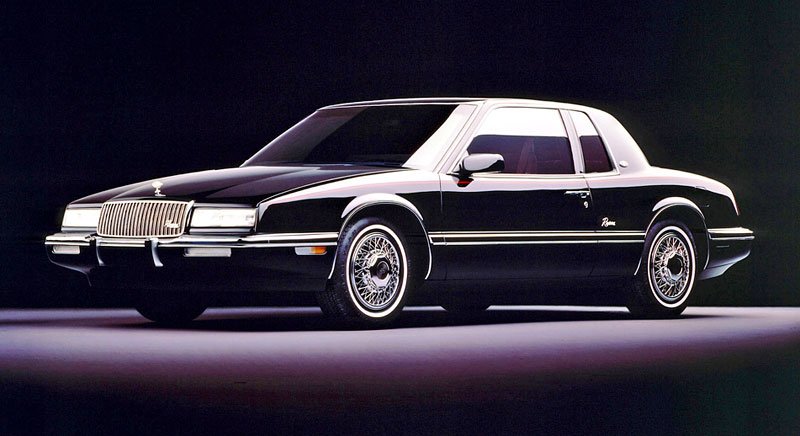 Buick Riviera modelového roku 1986 jako první nabídlo dotykovou obrazovku.