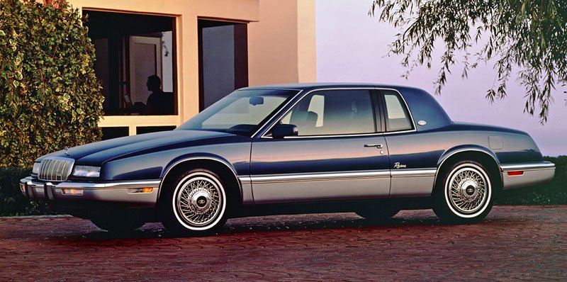 Buick Riviera modelového roku 1986 jako první nabídlo dotykovou obrazovku.