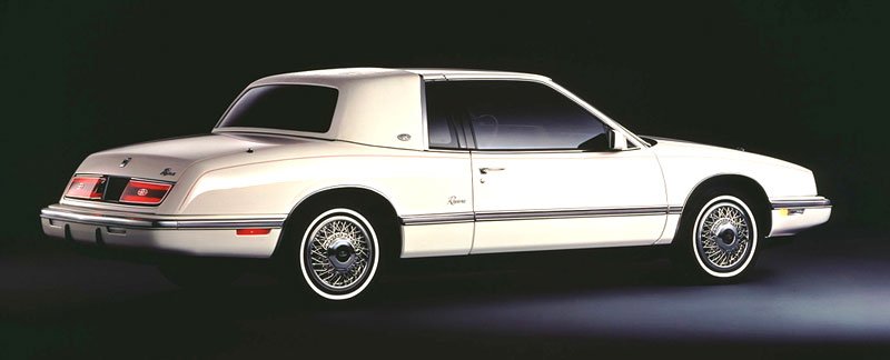 Buick Riviera modelového roku 1986 jako první nabídlo dotykovou obrazovku.