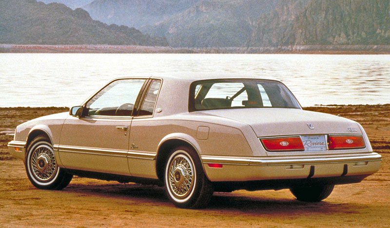 Buick Riviera modelového roku 1986 jako první nabídlo dotykovou obrazovku.