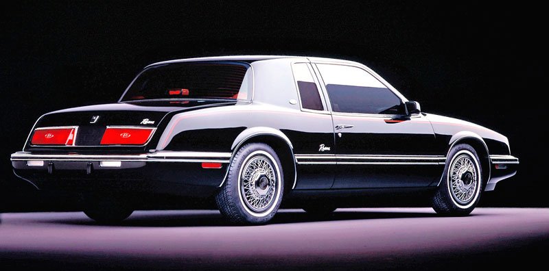 Buick Riviera modelového roku 1986 jako první nabídlo dotykovou obrazovku.