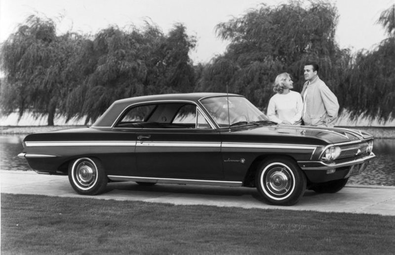 Oldsmobile F-85 Jetfire měl jako první sériové auto turbomotor