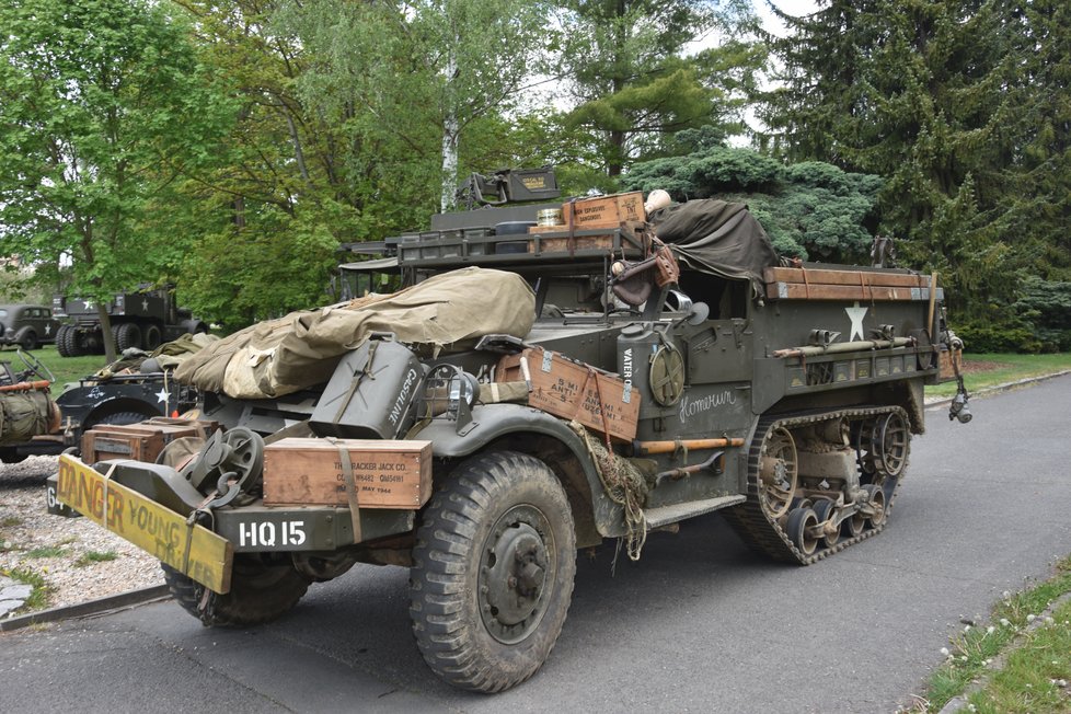 Vůz pro pěchotu M3 Half-track.