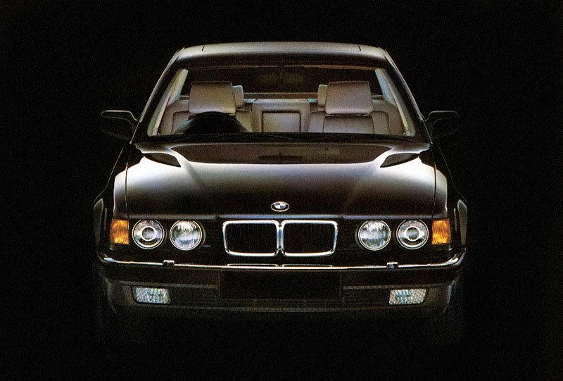 BMW řady 7 E32 bylo prvním autem s xenonovými výbojkovými světlomety