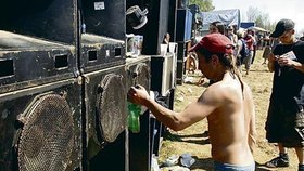 Decibely, svoboda (a někdy střety s policií) - to býval CzechTek