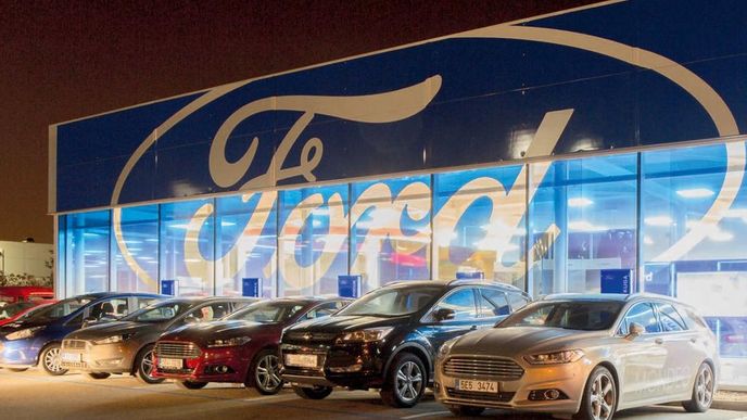 Technologie vládnou. Prodejce vozů Ford, společnost Auto In, postavila nejmodernější prodejnu v Pardubicích. Její součástí je například velkoplošná obrazovka složená z devíti displejů.