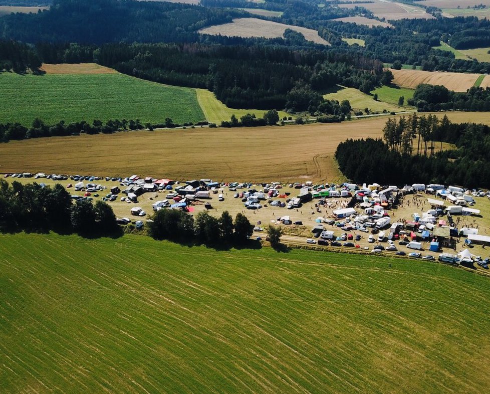 Technoparty na Benešovsku: Počet lidí se skrouhl na 800 z původních 2000