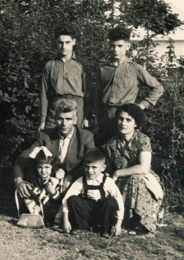 Rodina Papasavoglu v Těchoníně, rok 1958