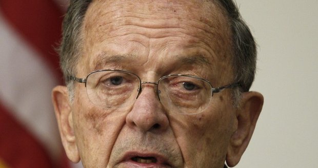 Ted Stevens zemřel v pondělí při nehodě malého dopravního letadla na Aljašce.