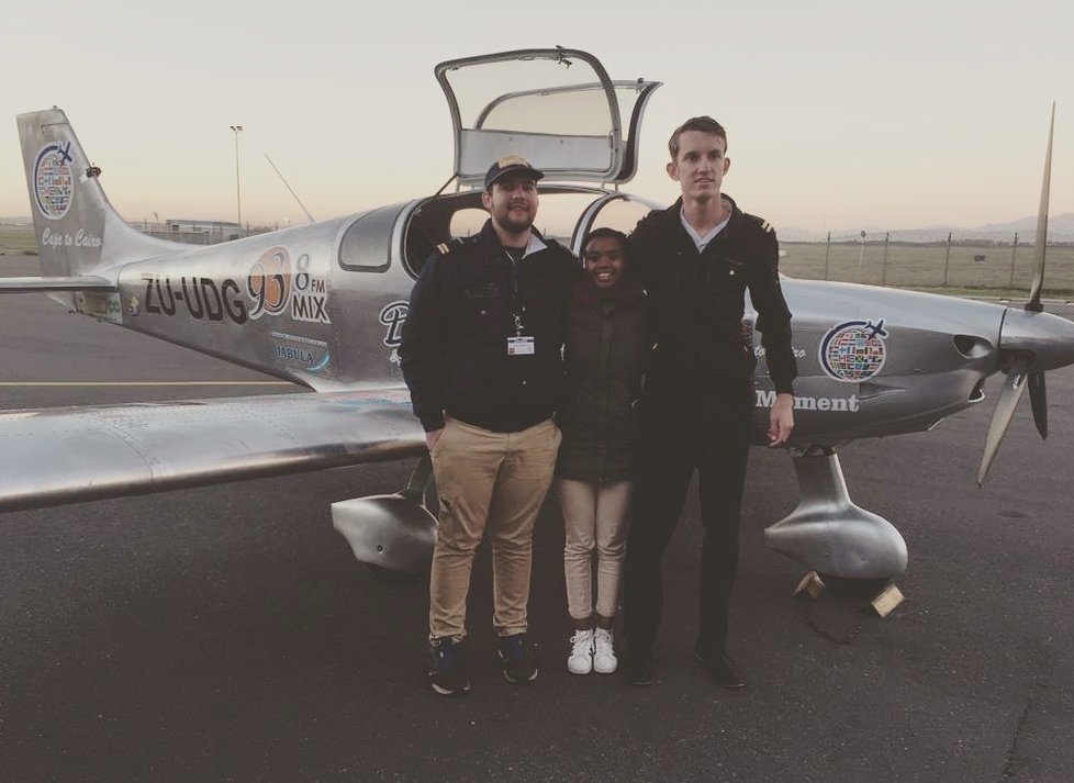 Jihoafričtí teenageři vlastnoručně sestavili letadlo a pak se s ním vydali do Káhiry.