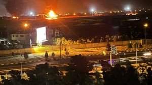 Letiště v plamenech! Nové masivní údery na Írán. Po explozích v Dubaji turisté prchali do tunelu Letiště v plamenech! Nové masivní údery na Írán. Po explozích v Dubaji turisté prchali do tunelu