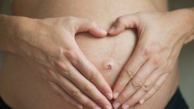 Mezi dvěma těhotenstvími by měl uplynout nejméně rok, vyplynulo z nejnovější studie zveřejněné v časopise Journal of the American Medical Association. (Ilustrační foto)