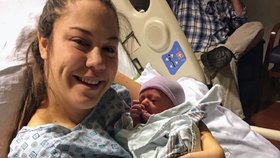 Netušila, že je těhotná! Měla křeče v břiše a do půl hodiny porodila zdravé dítě