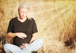 Jak předcházet křečovým žílám a krevním sraženinám v těhotenství?