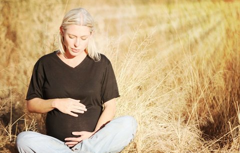 Jak předcházet křečovým žílám a krevním sraženinám v těhotenství?