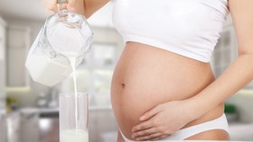 Mléko je v těhotenství velice důležité a to nejen pro samotný vývoj plodu, ale také pro pozdější růst a také inteligenci dítěte.