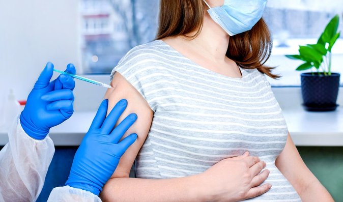 Očkování těhotných proti covidu: Gynekologové mají konečně jasno