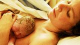 Stovky Češek mají první dítě až po čtyřicítce. Poprvé rodí i padesátnice