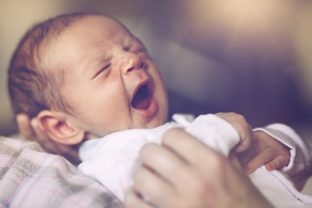 Co chceme po porodnicích? Méně zásahů, více péče