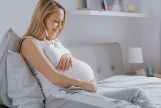 Koronavirus a těhotenství: Jaké riziko hrozí budoucím maminkám?