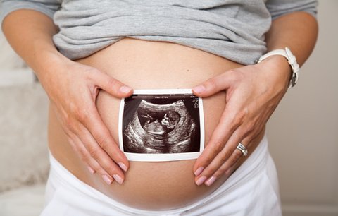 Možná jste těhotná a nevíte o tom: Tohle jsou důvody proč to nepoznáte
