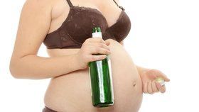 Alkohol a těhotenství nejdou dohromady. Žena do rovnice doplnila i řízení motorového vozidla!