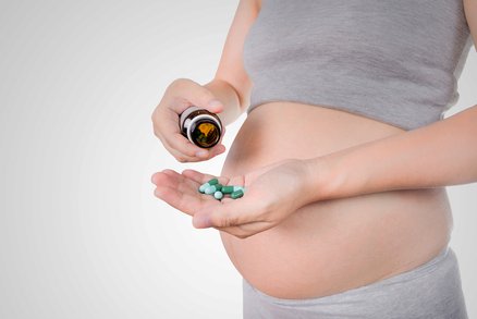 Multivitaminy pro těhotné? K ničemu, jen vyhozené peníze, tvrdí nová studie