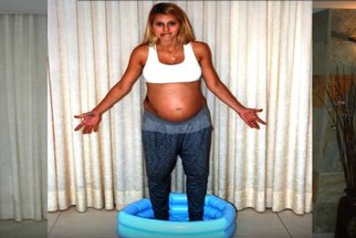 Co se stane s těhotnou ženou v bazénku za pár vteřin?