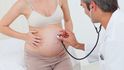 Těhotné ženě v Hradci mylně oznámili, že její dítě bude pravděpodobně postižené (ilustrační foto)