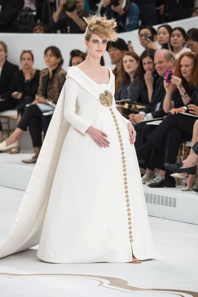 Nevěsta Chanel na přehlídce haute couture podzim/zima 2014-2015