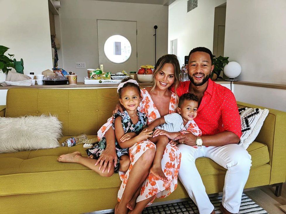 Chrissy Teigen s rodinou