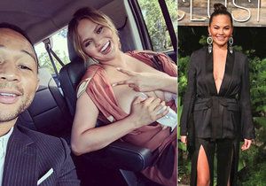 Chrissy Teigen si odsává mléko