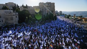 Demonstrace proti navrhované soudní reformě v Tel Avivu (22. 7. 2023)