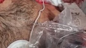Drama na palubě letu do Tel Avivu: O zraněného pilota se postarali pasažéři.
