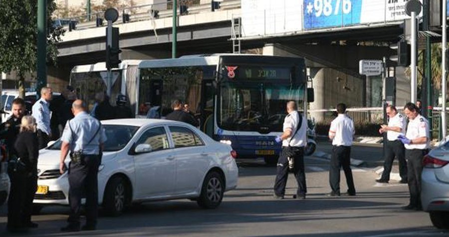 Útočník pobodal v Tel Avivu 16 lidí