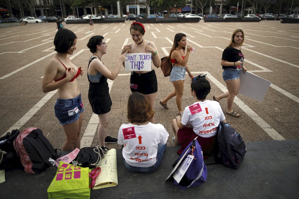 Tisíce žen v Tel Avivu protestovaly proti sexuálnímu násilí.