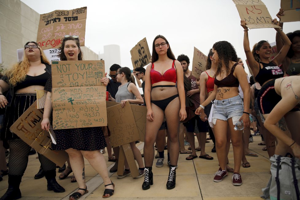 Tisíce žen v Tel Avivu protestovaly proti sexuálnímu násilí.