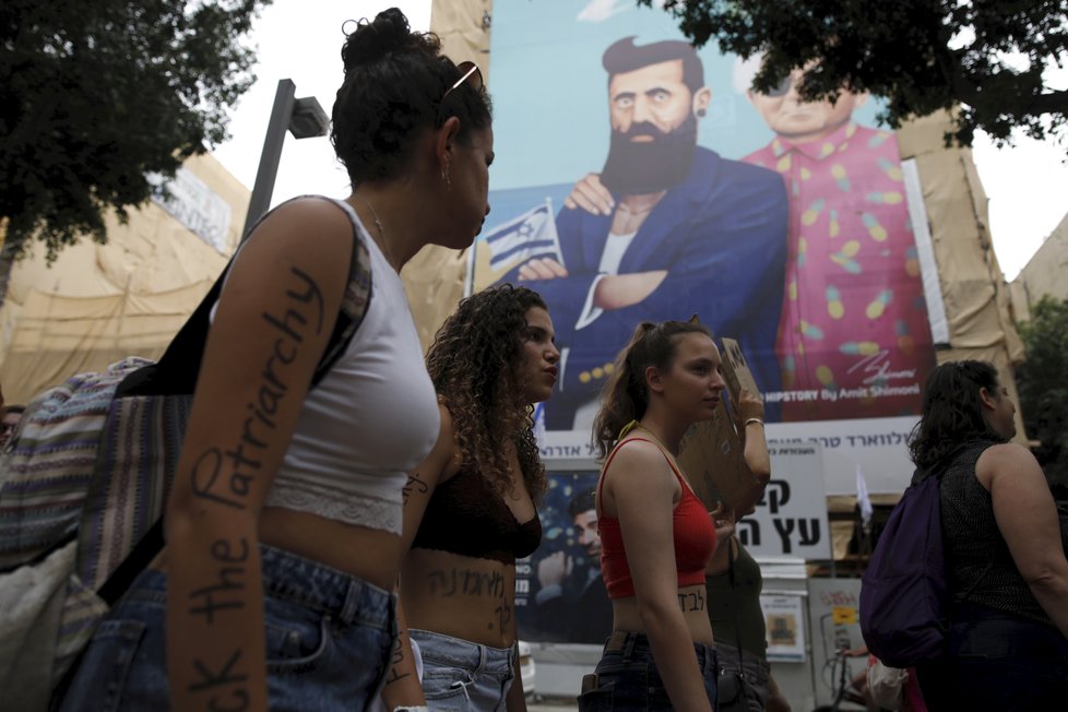 Tisíce žen v Tel Avivu protestovaly proti sexuálnímu násilí.