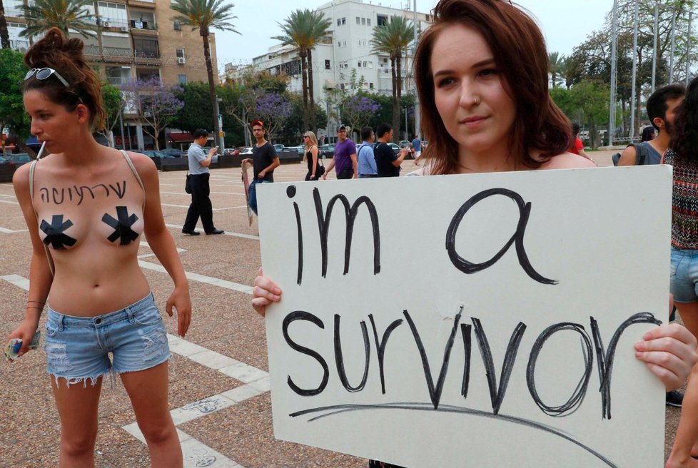 Tisíce žen v Tel Avivu protestovaly proti sexuálnímu násilí.