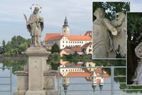 Vandalové v Telči ulámali vzácným sochám ruce: Oprava bude stát město statisíce