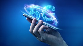 Telefon od Ježíška už by měl umět 5G. Starou šunku nekupujte