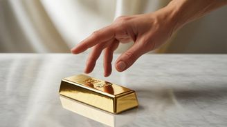 Zlato vystoupalo na nový rekord, unce stojí 4300 dolarů Zlato vystoupalo na nový rekord, unce stojí 4300 dolarů